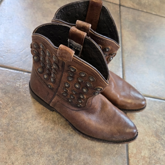Frye Wyatt Disc Western Boot Womens 6.5 Brown Leather Cognac Studded short - Picture 11 of 13